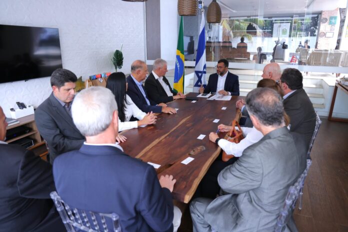 Wilson-Lima-recebe-embaixador-de-Israel-no-Brasil-e-assina-acordo-de-cooperacao-tecnica-1_Foto-Maurilio-Rodrigues-Secom-2048x1366