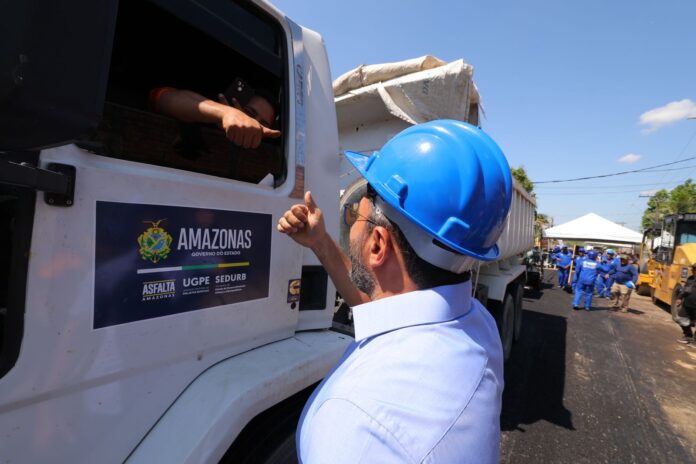 Governador-Wilson-Lima-inicia-nova-etapa-do-Programa-Asfalta-Amazonas-5_Foto-Diego-Peres-Secom