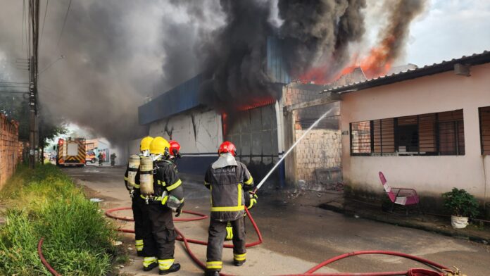 CBMAM-INCENDIO-FABRICA_01-2048x1153