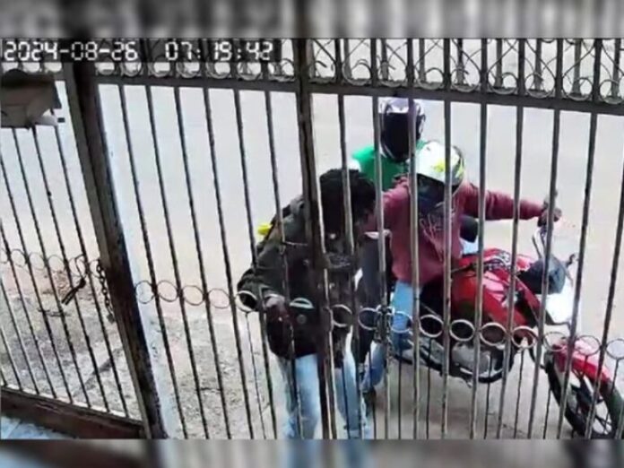 Jovem-e-assaltado-na-porta-de-casa-ao-sair-para-a-escola-768x576