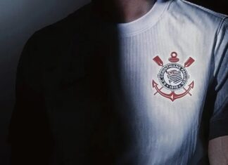 Corinthians ostenta a camisa mais cara do país, custando R$ 699,99