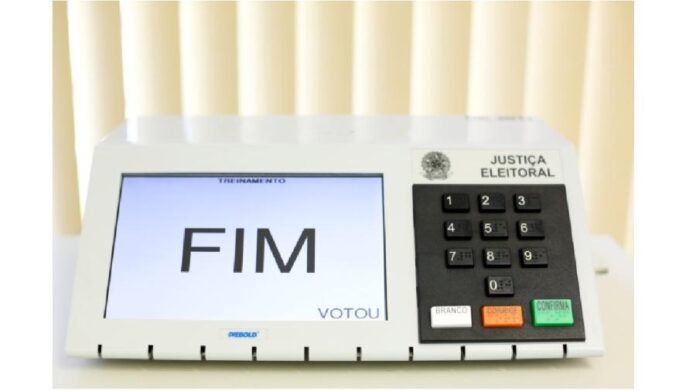 urna-eletronica-com-a-palavra-fim-1654890522901_v2_900x506