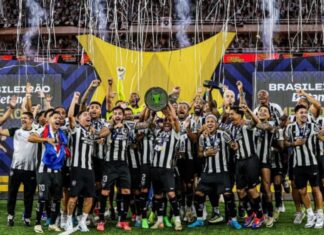 Botafogo celebra Brasileirão e Libertadores antes de estreia na Copa Intercontinental