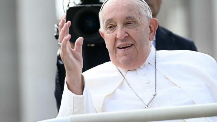20out2024---papa-francisco-na-praca-sao-pedro-vaticano-1729437317376_v2_900x506