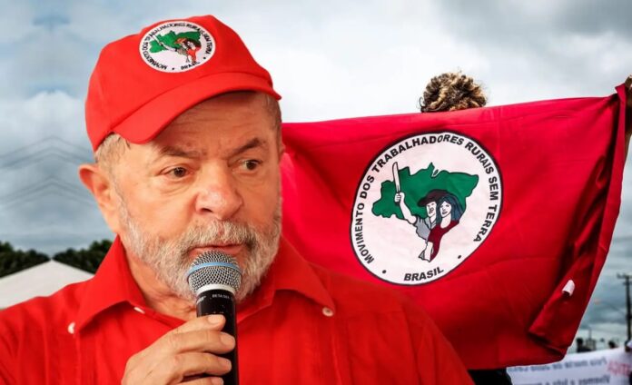 presidente-lula-com-o-bone-do-mst-bandeira-do-moviment-ao-fundo