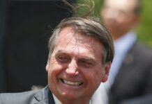 Após descoberta de cofres no Alvorada, PF quer ouvir Bolsonaro sobre origem de bens