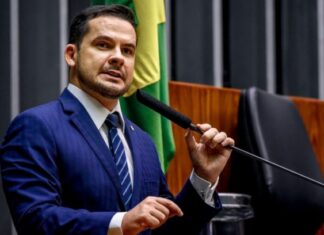 Quase 3 mil leitos fechados no SUS: Capitão Alberto Neto cobra explicações do governo federal