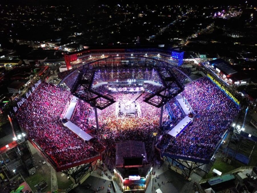 Festival-de-Parintins-2025-Com-publico-recorde-Festa-dos-Visitantes-reune-mais-de-35-mil-pessoas-no-Bumbodromo-1_Foto-Aguilar-Abecassis-Secretaria-de-Cultura-e-Economia-Criativa-1536x1152