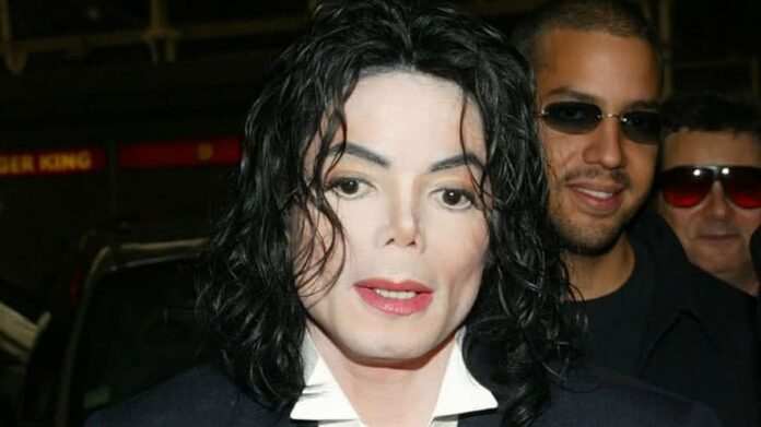 1_michael_jackson_march_2005_brittain_landmark_mediapunch_ipx_widelg