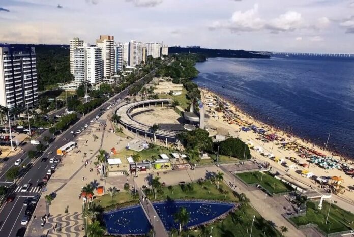 1200px-Praia_da_Ponta_Negra_(Manaus)
