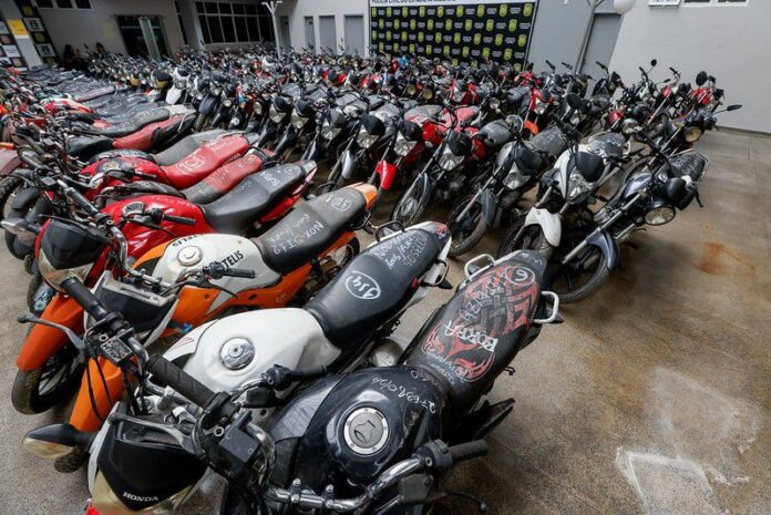 Governo-do-Amazonas-realiza-devolucao-de-mais-de-100-motocicletas-roubadas-e-furtadas-1_Foto_Alex-Pazuello-Secom