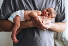 Câmara aprova projeto de lei que amplia licença-paternidade para 20 dias