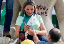 Condenada pelos atos de 8 de janeiro, “Débora do batom” é levada a hospital após passar mal