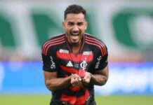Com gol de Danilo, Flamengo vence o Palmeiras e é tetracampeão da Libertadores
