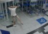 Ladrão atrapalhado invade banco, fica preso na porta e é detido após tentativa de furto frustrada