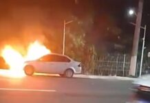 Carro é destruído por incêndio na Avenida Coronel Teixeira em Manaus