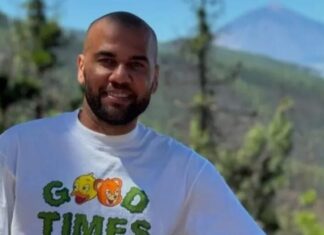 Daniel Alves pode voltar a jogar futebol após comprar clube na Europa