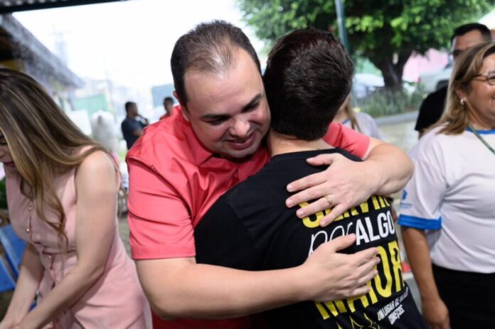 Roberto-Cidade-acompanha-entregas-do-Assembleia-Participativa-a-instituicoes-sociais-de-Manaus-2-1024x682