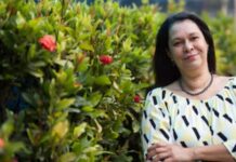 Filha e principal crítica do escritor Olavo de Carvalho é encontrada morta em casa