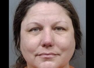 Mulher é presa acusada de matar dois ex-maridos a tiros no mesmo dia