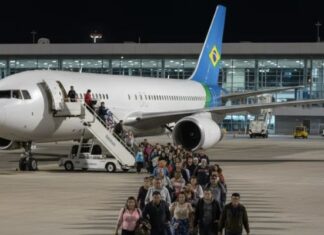 Mais 124 brasileiros repatriados dos Estados Unidos chegam ao Brasil