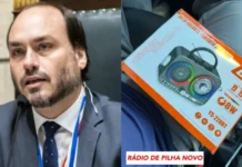 Carlos entrega rádio a Jair Bolsonaro e critica condições da prisão
