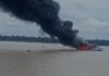 Embarcação é destruída por incêndio com explosões entre Anamã e Anori, no AM