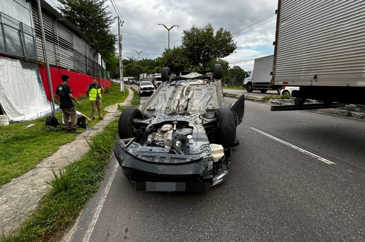 Acidente na Avenida Rodrigo Otávio provoca retenção intensa e mobiliza bombeiros