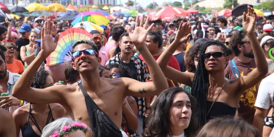 Carnaval seguro: especialistas alertam sobre hidratação, alimentação e riscos à saúde