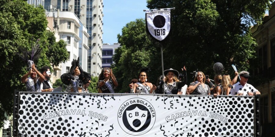Cordão do Bola Preta celebra 107 anos de tradição carnavalesca no Rio