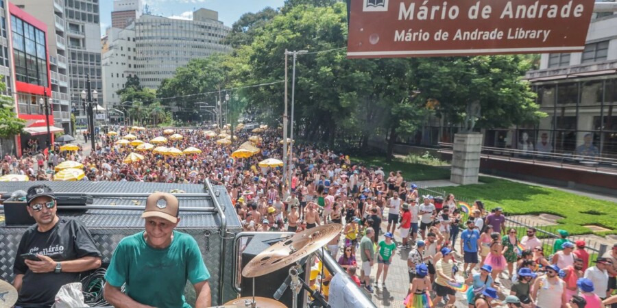 Centro de São Paulo pulsa com axé, forró e diversidade no domingo de carnaval