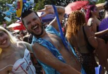 Bloco Divinas Tretas celebra diversidade e carnaval sem assédio no Rio de Janeiro