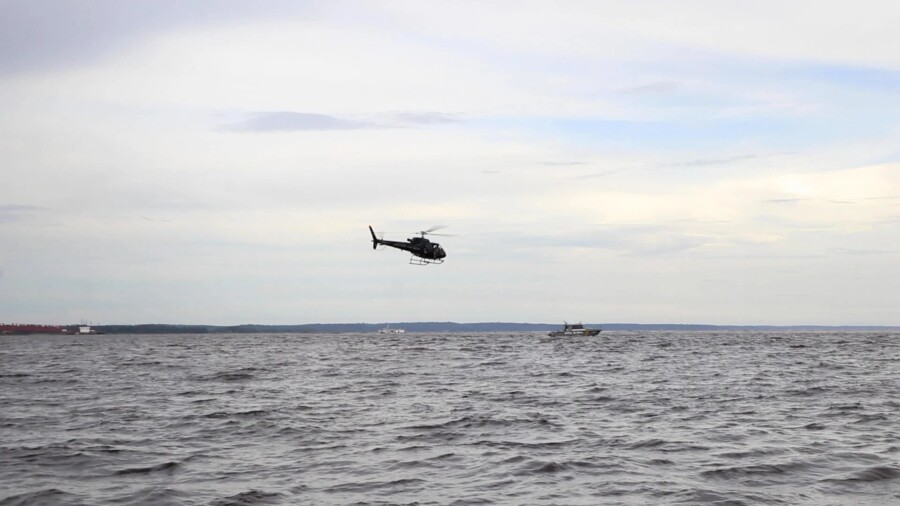 Bombeiros do AM seguem buscas por desaparecidos em naufrágio no Rio Amazonas