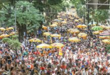 Carnaval em SP: Galo da Madrugada, Cerca Frango e Carna Black agitam a terça-feira de folia