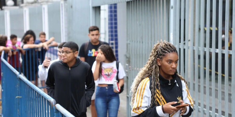 Estudantes pré-selecionados no Fies 2026 devem complementar inscrição até terça-feira
