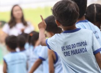 Ensino fundamental atinge 99,5% de frequência e atraso escolar cai, aponta Censo Escolar 2025
