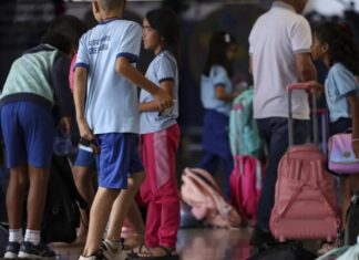 Um em cada quatro alunos da rede pública brasileira estuda em tempo integral