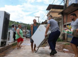 Saúde envia equipes do SUS e carretas de especialistas para áreas de Minas atingidas por chuvas