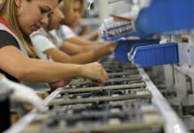 Governo mantém taxas de importação de eletrônicos e evita aumento de preços para consumidores