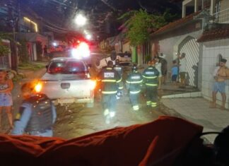 Motorista escapa com ferimentos leves após carro capotar no Flores em Manaus