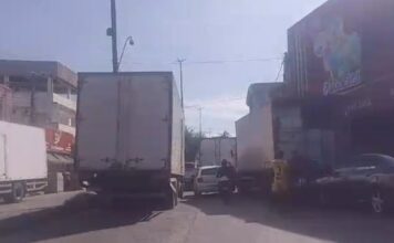 Pane em caminhão causa congestionamento na Avenida Hilário Gurjão em Manaus