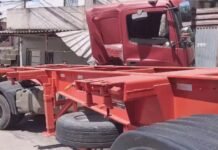 Veículo pesado sai da pista, invade imóvel e deixa prejuízo no Mauazinho, em Manaus