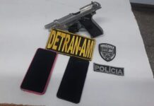 Detran-AM flagra motociclistas com simulacro de arma e celular roubado em Manaus