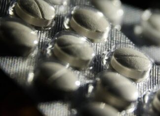 Câmara aprova regras para venda de remédios em supermercados; texto vai para sanção presidencial