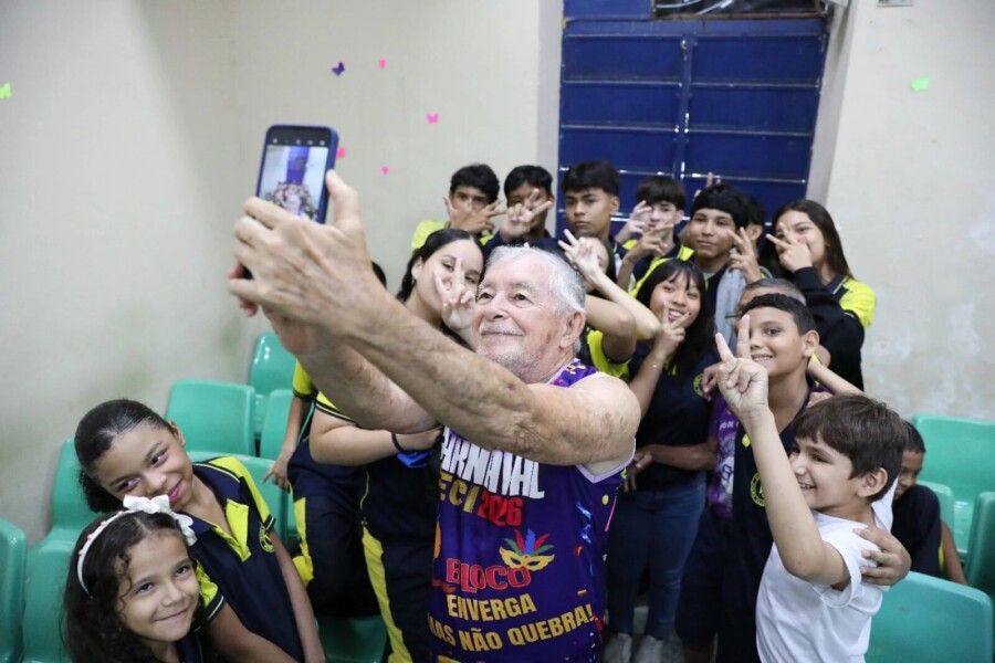 Alunos da EE Vicente Schettini e idosos trocam experiências sobre bullying e etarismo em Manaus