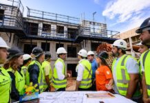 Em vistoria de obras do Residencial Compensa, governador interino Roberto Cidade destaca continuidade dos projetos habitacionais no Amazonas