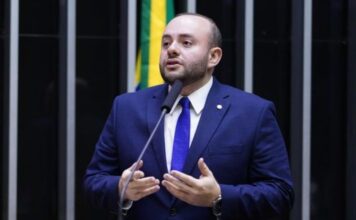 Fausto Jr. denuncia ameaças e registra caso na Câmara dos Deputados em Manaus