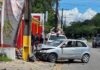 Carro destrói placa de sorveteria após acidente na Avenida do Turismo em Manaus