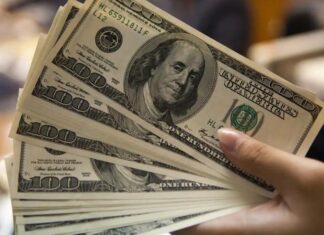 Mercado financeiro inicia o dia com alta do dólar e cautela internacional