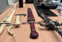 Operação contra esquema de agiotagem apreende armas, espadas e munições na capital amazonense